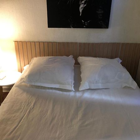 Victor Hugo Confort Et Sa Pizza Offerte Aurillac Kültér fotó